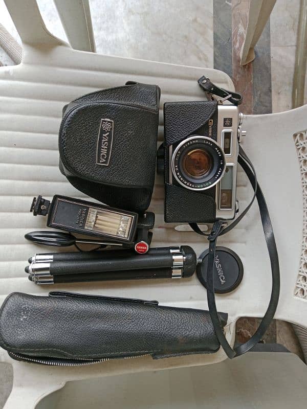 yashica electro 35 camera with accessories 1