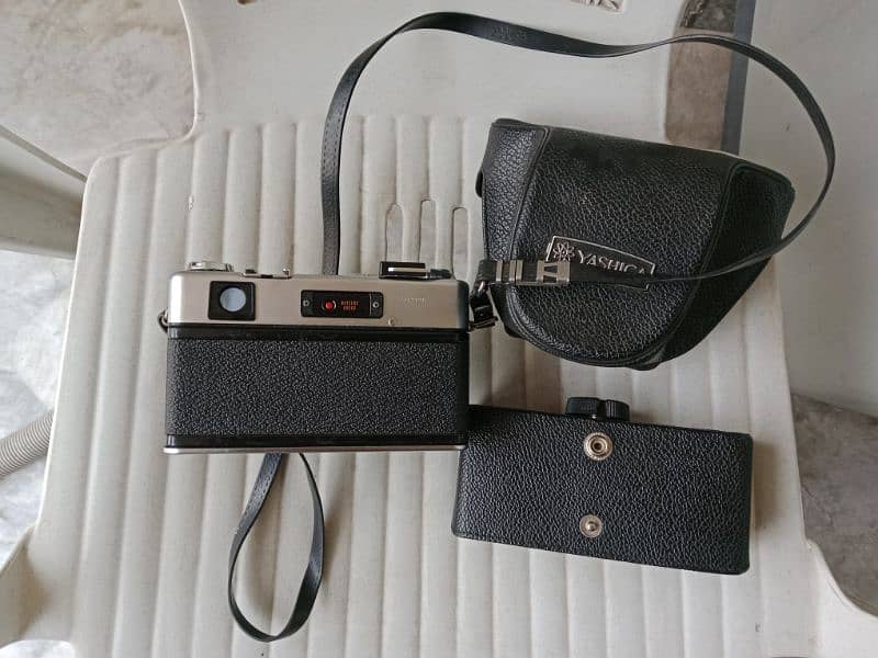 yashica electro 35 camera with accessories 4