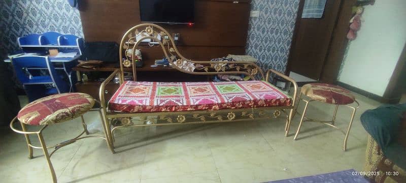 Iron Dewan with two stoles 0
