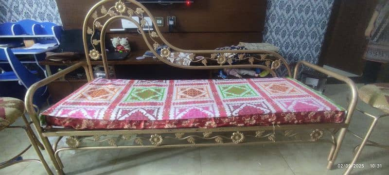 Iron Dewan with two stoles 1