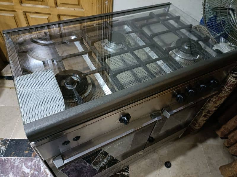 Cooking Range Just like new. . . 1
