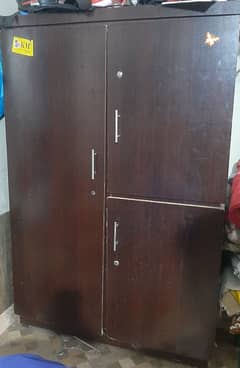 3 Door almari good condition