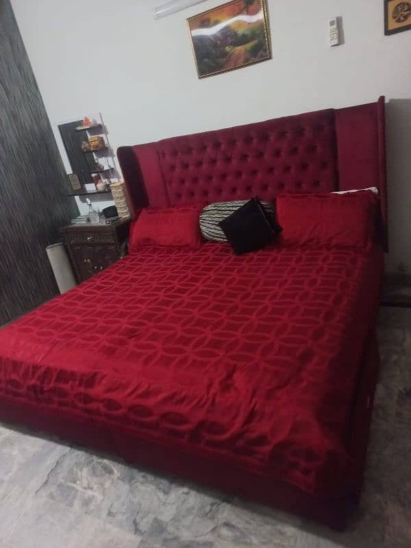 king size double bed 0