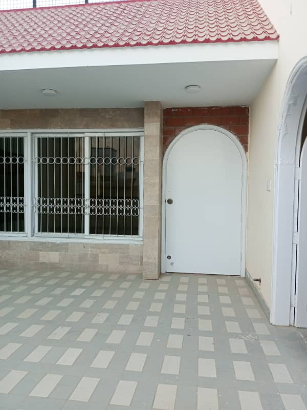 GROUND PLUS 2 HOUSE AVAILABLE FOR SALE AT PRIME LOCATION OF N. NAZIMABAD 6