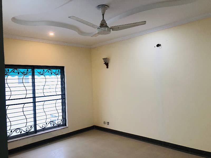 10Marla Used House For Sale In Shaheen Block Bahria Town Lahore. 5