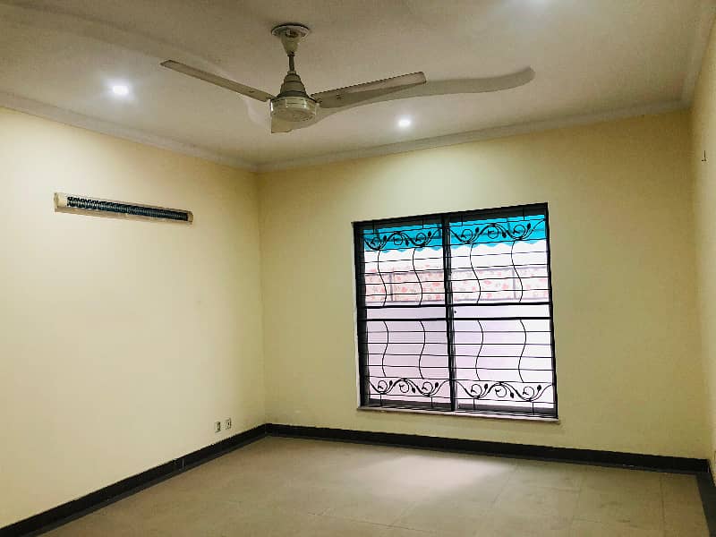 10Marla Used House For Sale In Shaheen Block Bahria Town Lahore. 13