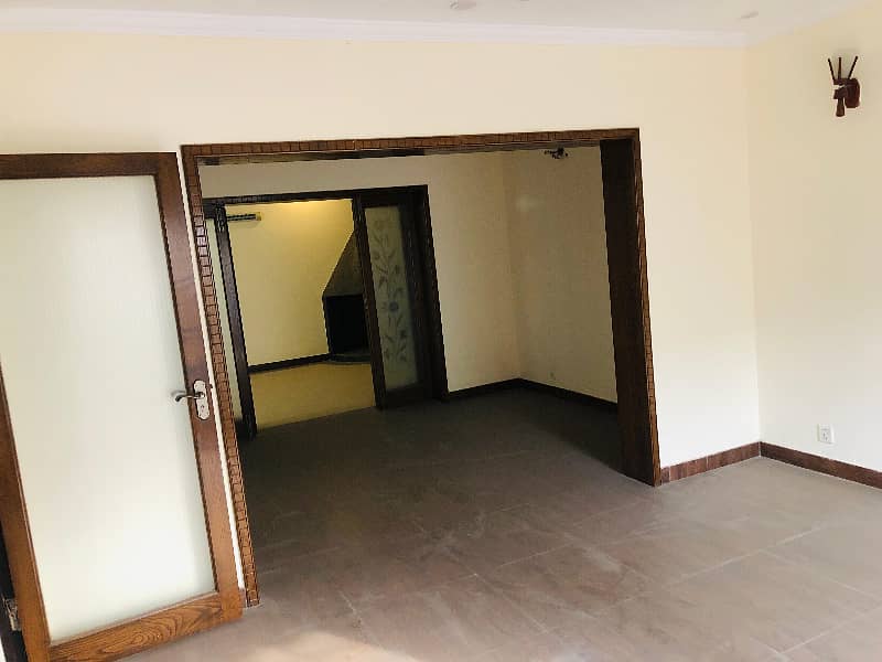 10Marla Used House For Sale In Shaheen Block Bahria Town Lahore. 18