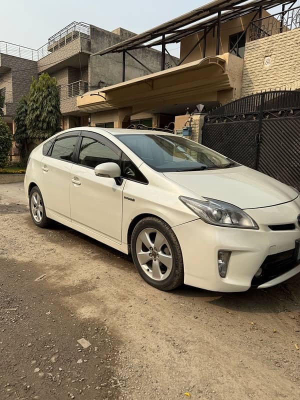 Toyota Prius 2015 4