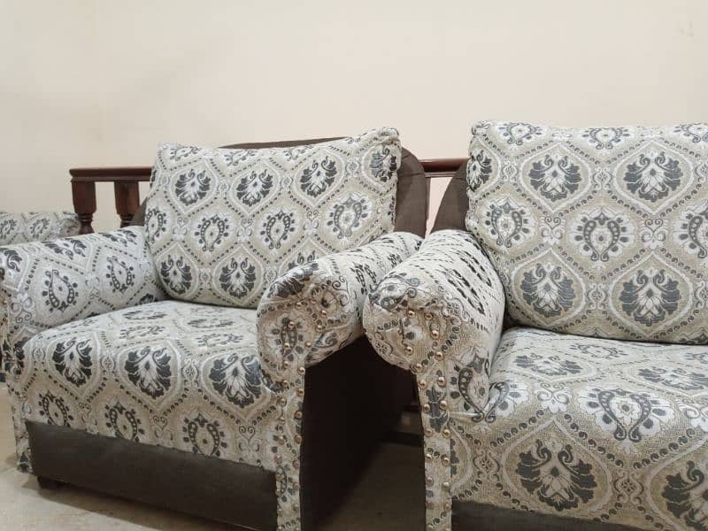 Gently used 7 seater sofa set for sale 1