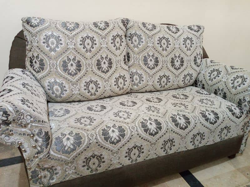 Gently used 7 seater sofa set for sale 3