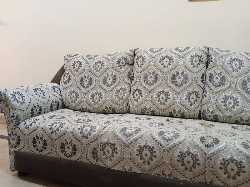 Gently used 7 seater sofa set for sale 4