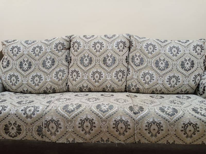 Gently used 7 seater sofa set for sale 5