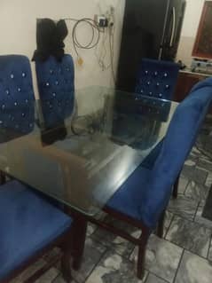 dining table for 6 person in very good condition