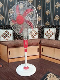 12 V DC pedestal fan