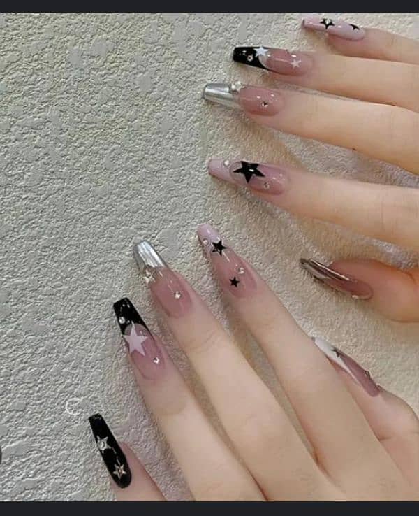 Endless Creativity Stick On Artificial Nails 2