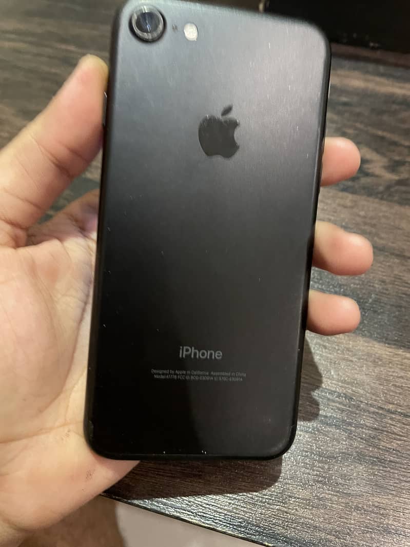 iPhone 7 PTA APPROVED FU factory unlokc phone Apple 2