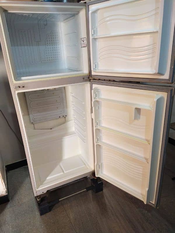 Dawlance Refrigerator Full Size All Parts are Genuine 4