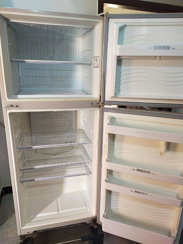 Dawlance Refrigerator Full Size All Parts are Genuine 7