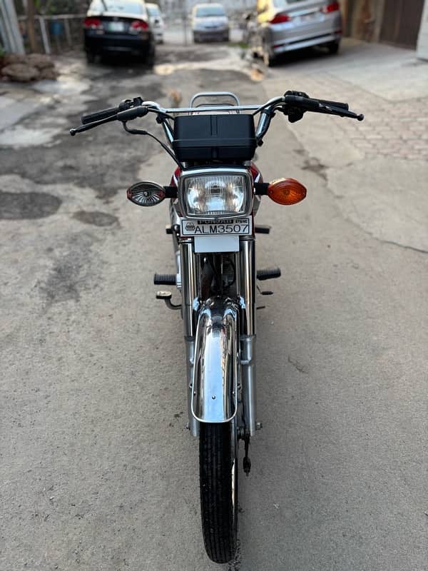 Honda CG-125 (2022) Brand new home used bike 3