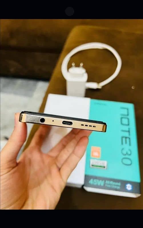 Infinix note 30.100 % geniun. witj all accessories 4