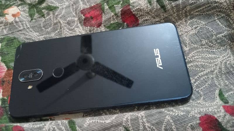 phone. Mobail  asus zenfone mobail 5 lite. 03/13/10/00/13/0 0