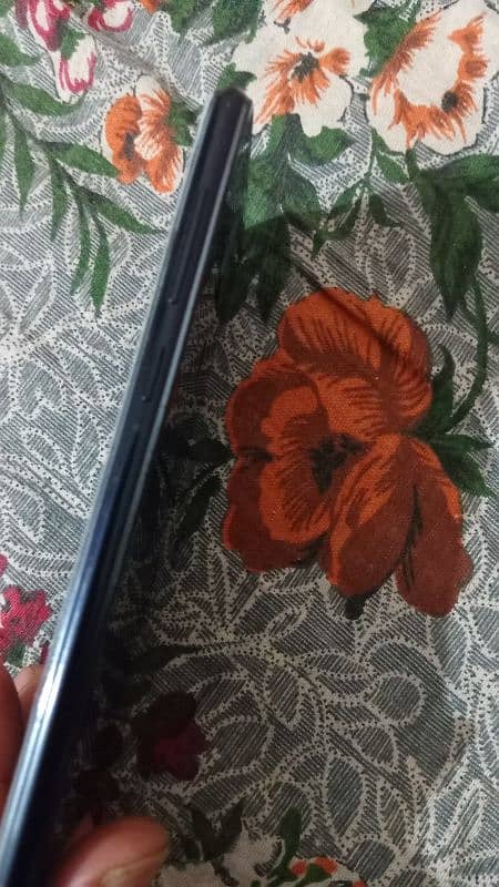 phone. Mobail  asus zenfone mobail 5 lite. 03/13/10/00/13/0 1