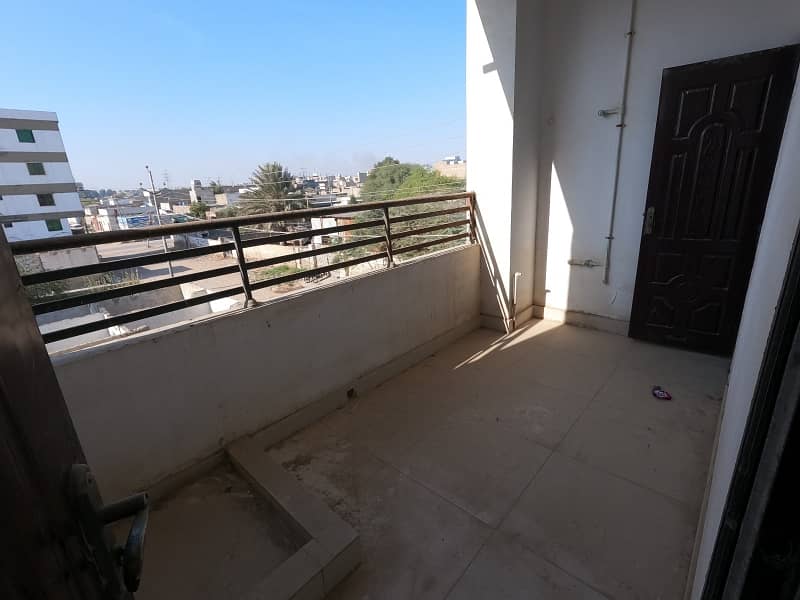 Prime Location 1400 Square Feet Flat Is Available For sale 5