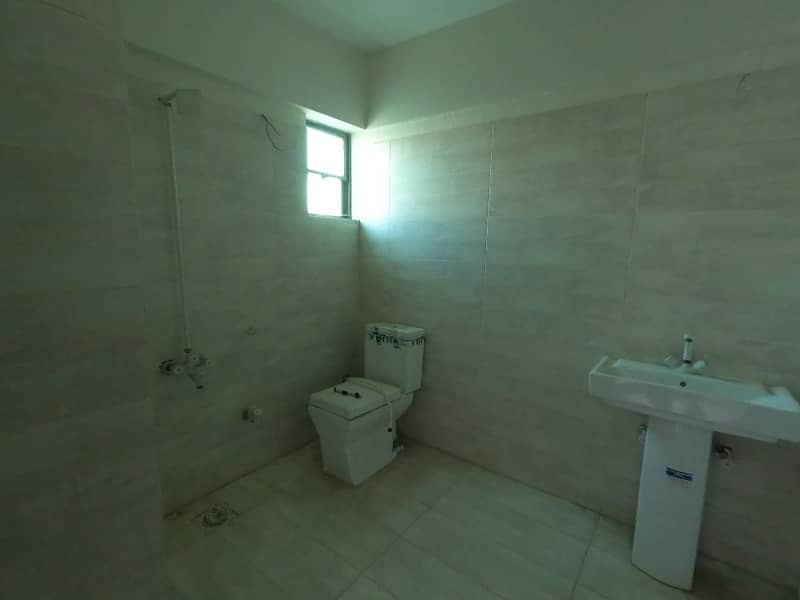 Prime Location 1400 Square Feet Flat Is Available For sale 15