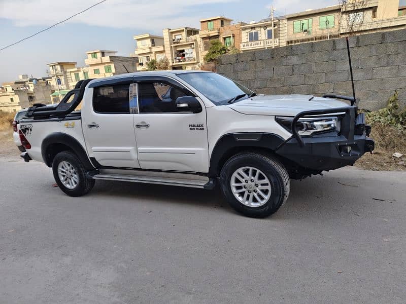 Toyota Hilux D-4D Automatic 18