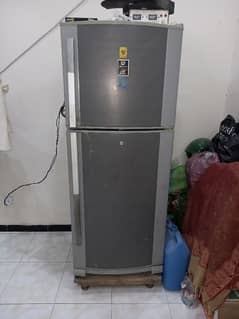 DAWLANCE ka fridge h bil kul saaf