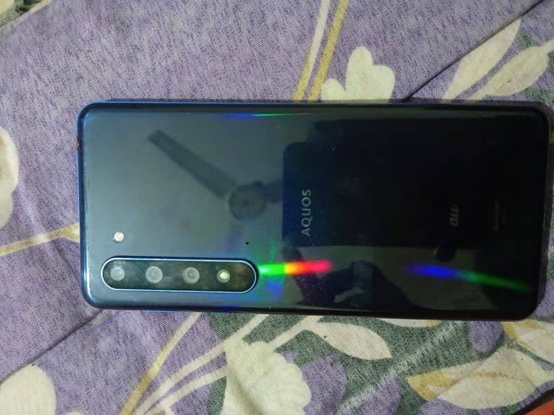 Aquos R5G 1