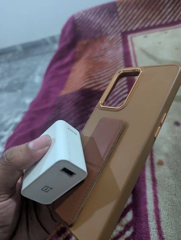 OnePlus 9 Pro cover case with 65 Watt changer 1