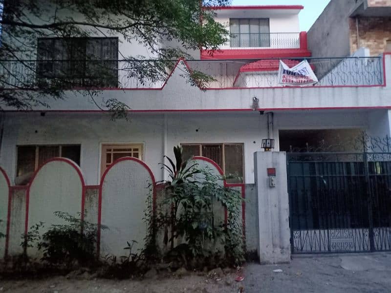 Ground portion of 10 Marla House available for rent in G-10 Islamabad. 1