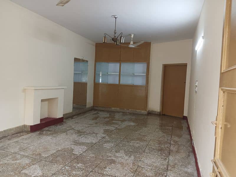 Ground portion of 10 Marla House available for rent in G-10 Islamabad. 2