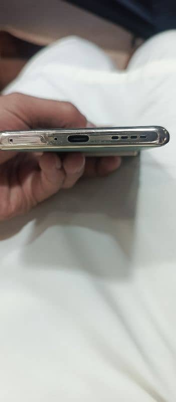 Infinix note 40 pro with wireless charging pad 1