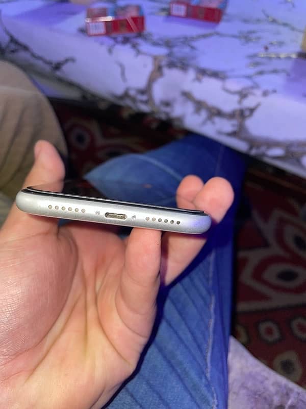 iPhone xr 64 urgent sale neend cash 0