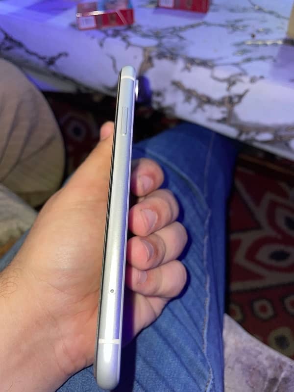 iPhone xr 64 urgent sale neend cash 1