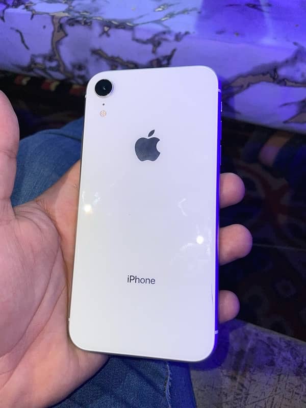 iPhone xr 64 urgent sale neend cash 3