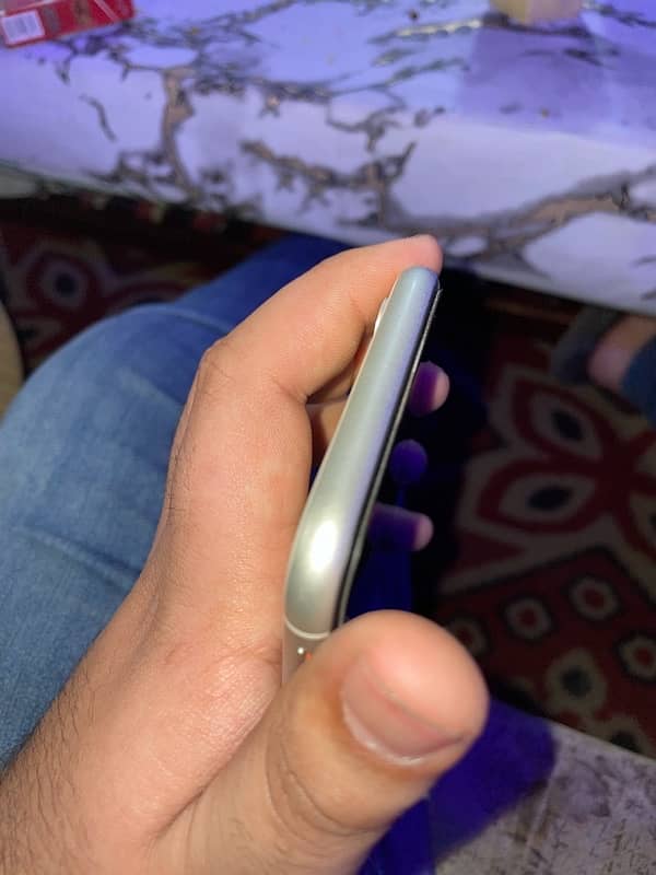 iPhone xr 64 urgent sale neend cash 5