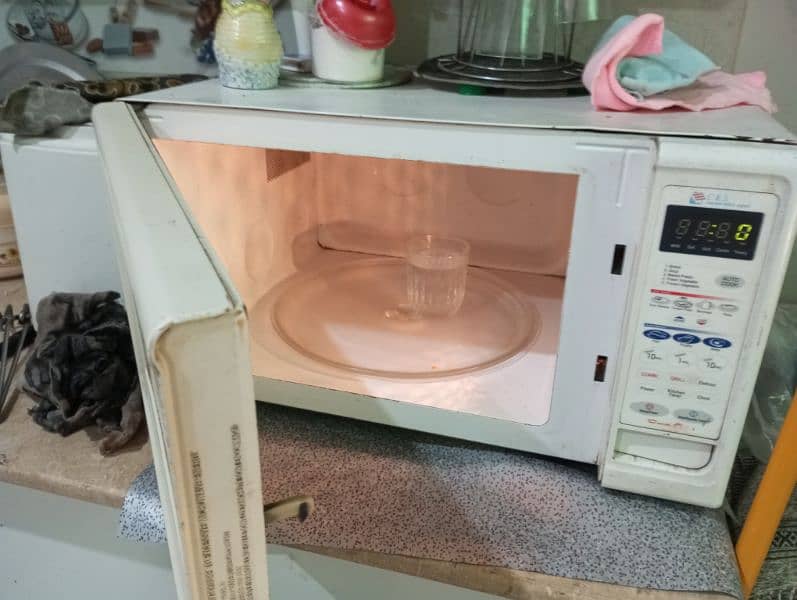 C. R. S dawlance microwave oven 0