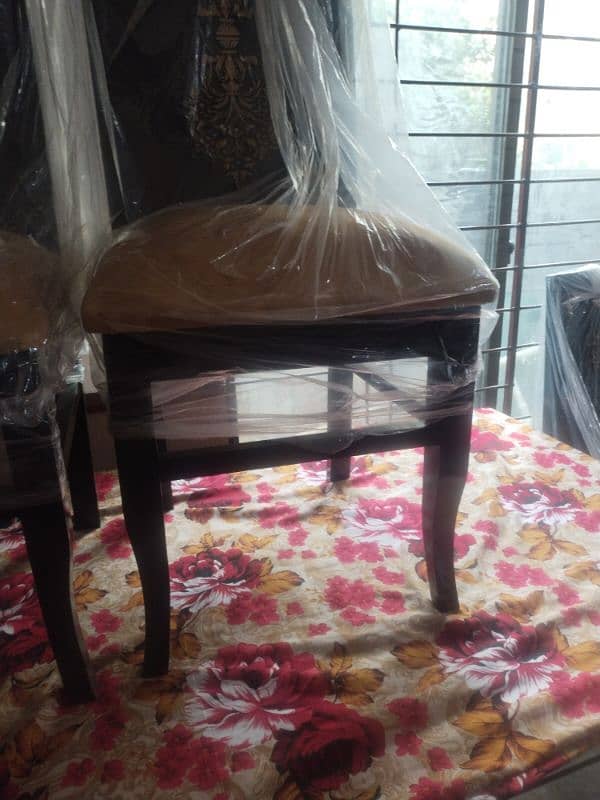 dinning table with 6 chsirs 2