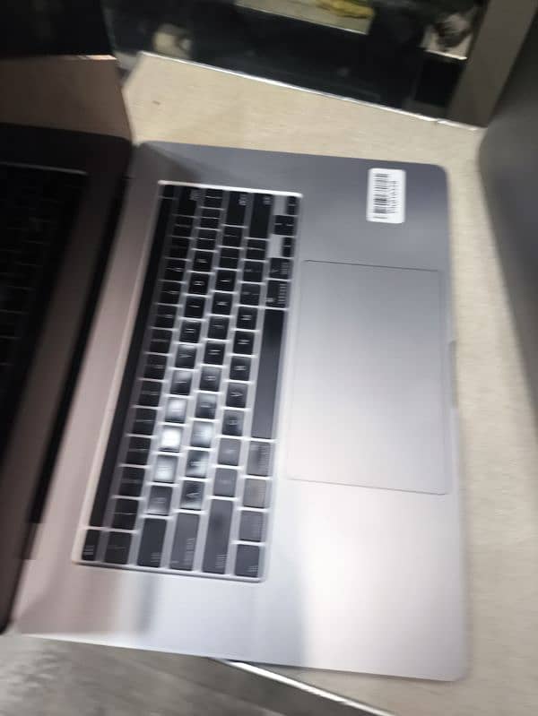 i7 i9 M1 M2 Apple MacBook available 2