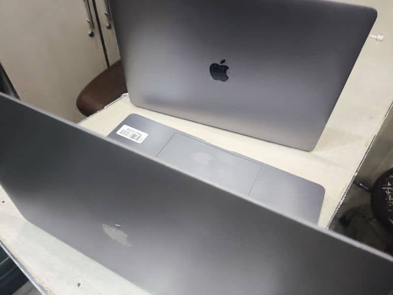 i7 i9 M1 M2 Apple MacBook available 3