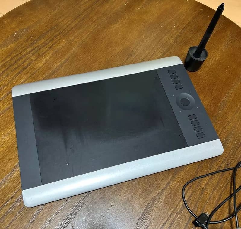 Wacom Intuos Pro Special Edition PTH651SE Medium Pen and Touch Tablet 2