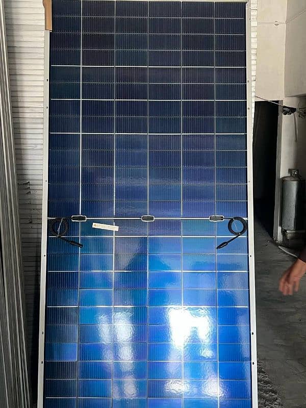 Jinko solar panel 600watt 2