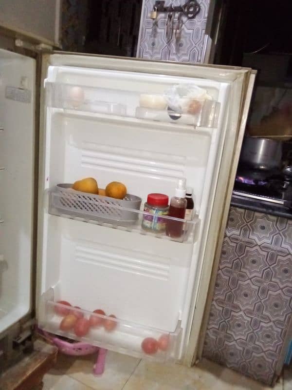 Selling Pel refrigerator 10/10 condition 1