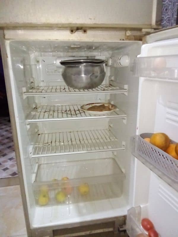 Selling Pel refrigerator 10/10 condition 2