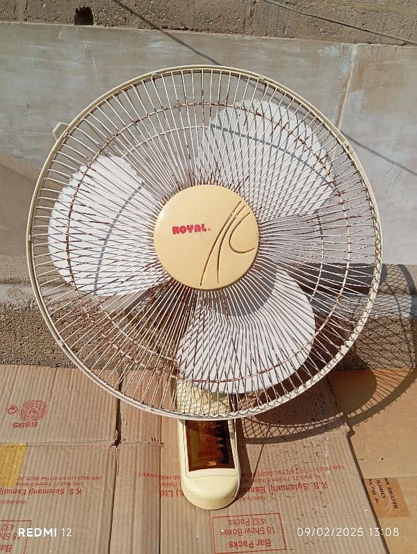 Royal Bracket Fan 0