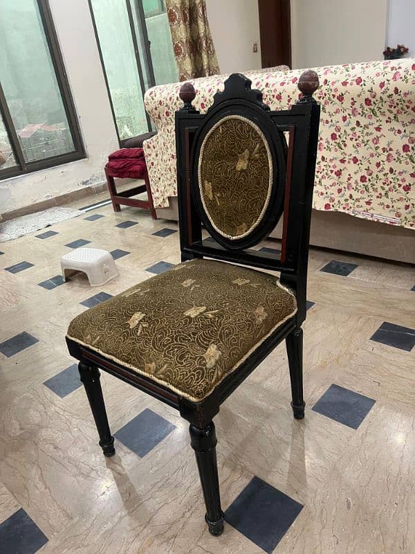 Dining Table with 6 seats 1