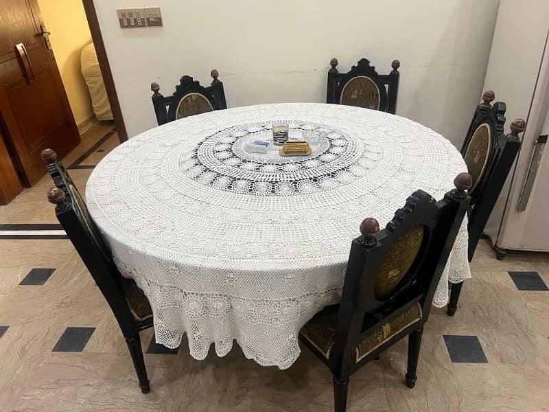 Dining Table with 6 seats 2